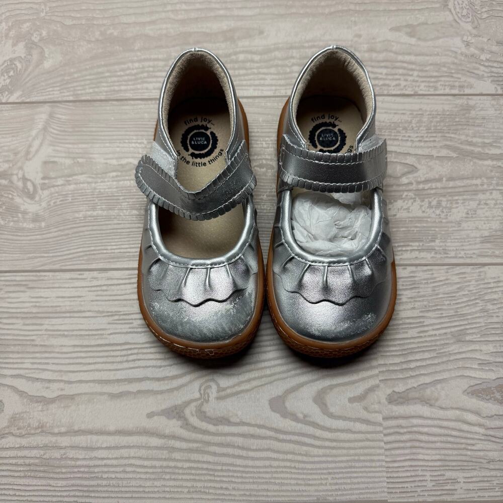 LIVIE AND LUCA Silver Ruffle Mary Jane’s Shoes SZ 9 Girls Shoes